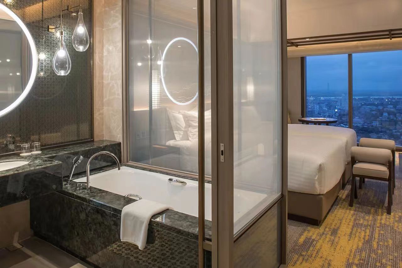 Glass partition installed at Pan Pacific Hotel Yangon