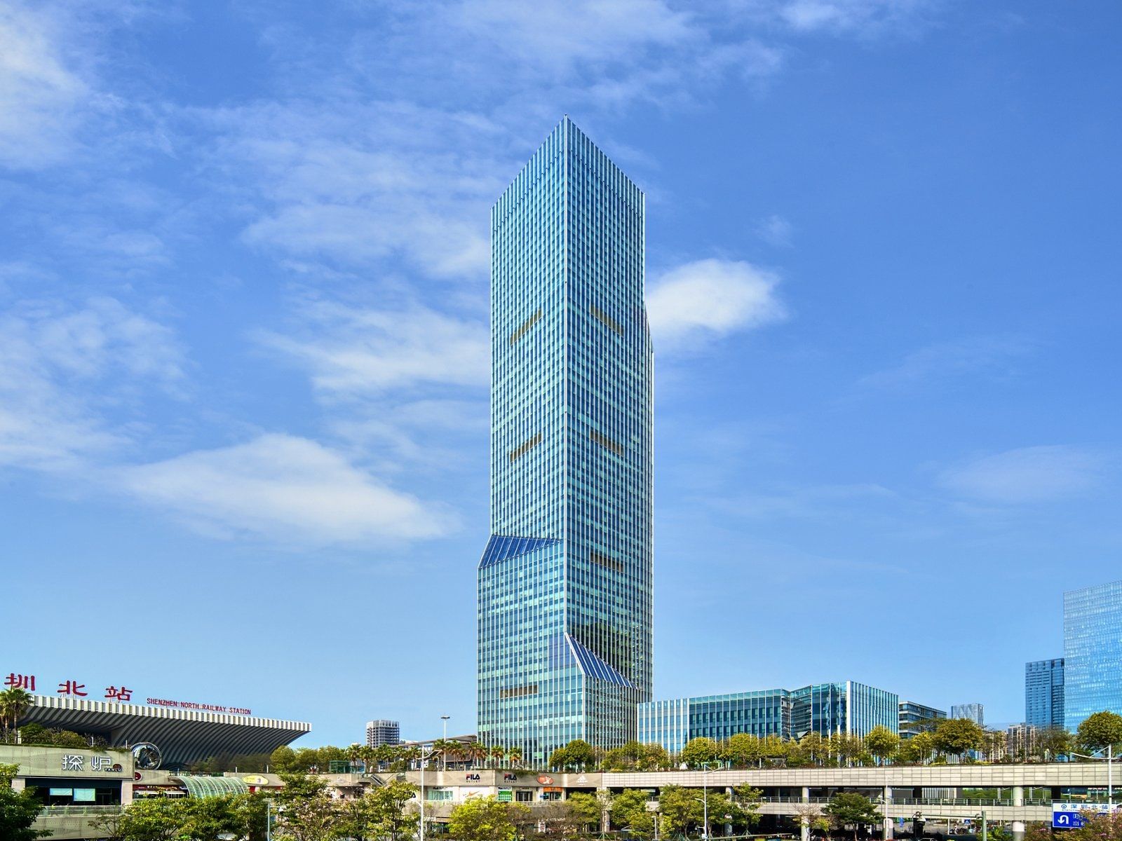 Pullman Shenzhen North tower beside Shenzhen North Railway Station
